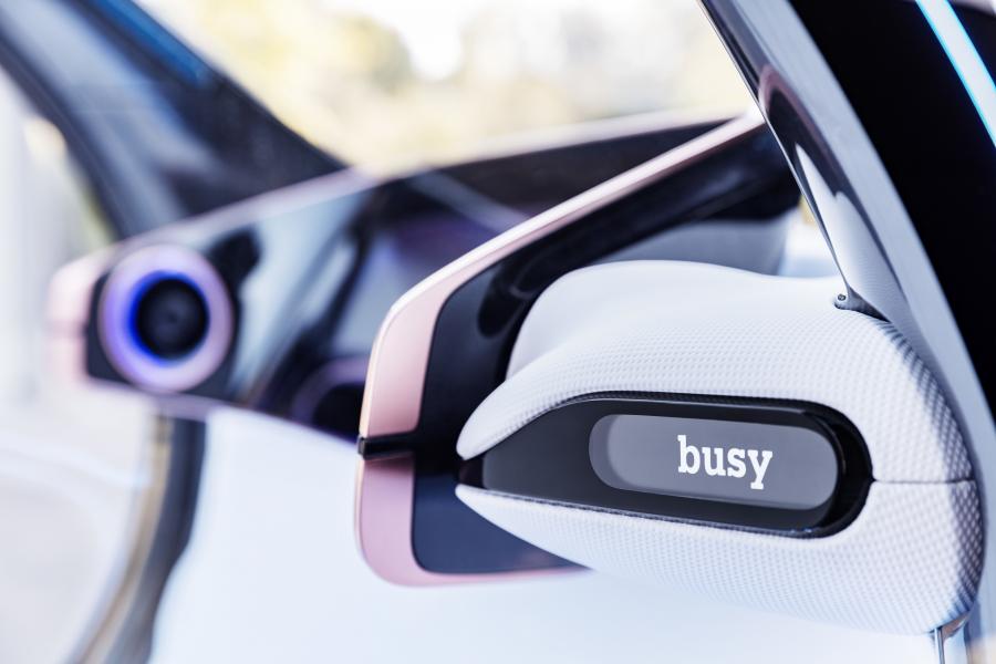 Детали интерьера Smart Vision EQ ForTwo 2017 года  (фото 22 из 38)